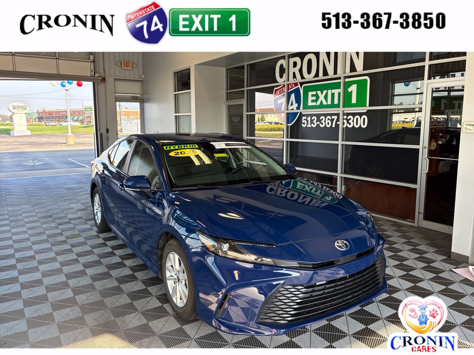 Used 2025 Toyota Camry LE FWD image 1