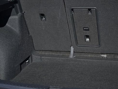 Used 2024 Volkswagen Taos SE image 8