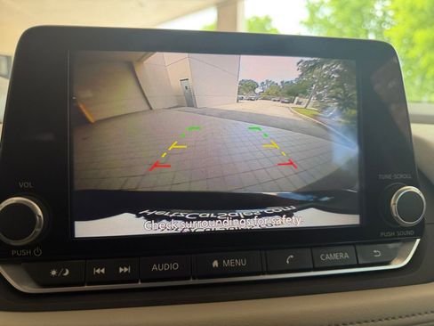 Used 2025 Nissan Rogue SV FWD image 21