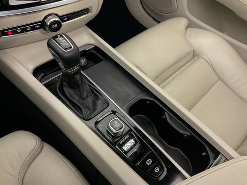 Used 2021 Volvo S60 T5 Inscription image 15