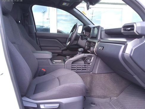 Used 2025 Toyota 4Runner SR5 AWD/4WD image 8