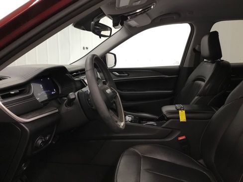 Used 2023 Jeep Grand Cherokee Limited w/ Black Appearance Package AWD/4WD image 5