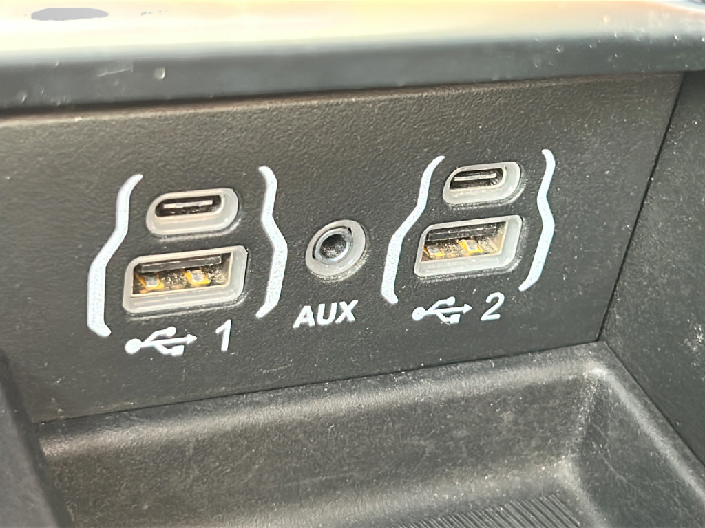 Used 2023 Chrysler Pacifica Pinnacle FWD image 35