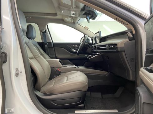 Used 2025 Lincoln Corsair Grand Touring image 17
