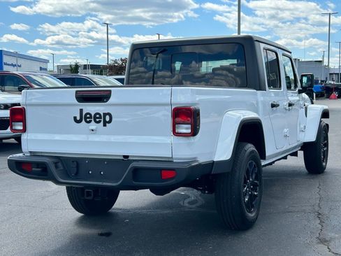 Certified 2023 Jeep Gladiator Sport AWD/4WD image 7