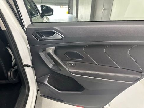 Certified 2022 Volkswagen Tiguan SE w/ Panoramic Sunroof Package image 15