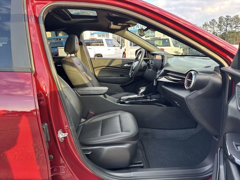 Certified 2025 Chevrolet Trax RS w/ Sunroof Package image 33