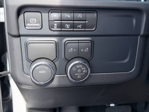 Used 2026 Chevrolet Tahoe LT w/ Comfort Package RWD image 13