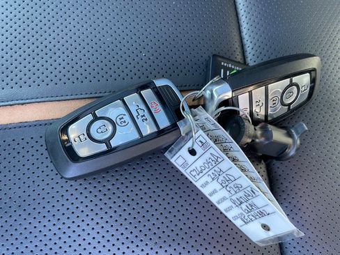 Used 2024 Ford F250 Platinum image 29