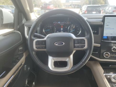 Used 2022 Ford Expedition XLT image 11