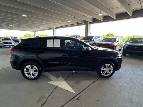 Used 2025 Chevrolet Trax LS FWD image 6