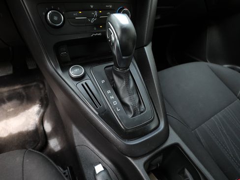 Used 2015 Ford Focus SE image 16