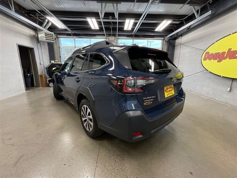 Used 2023 Subaru Outback Premium AWD/4WD image 3
