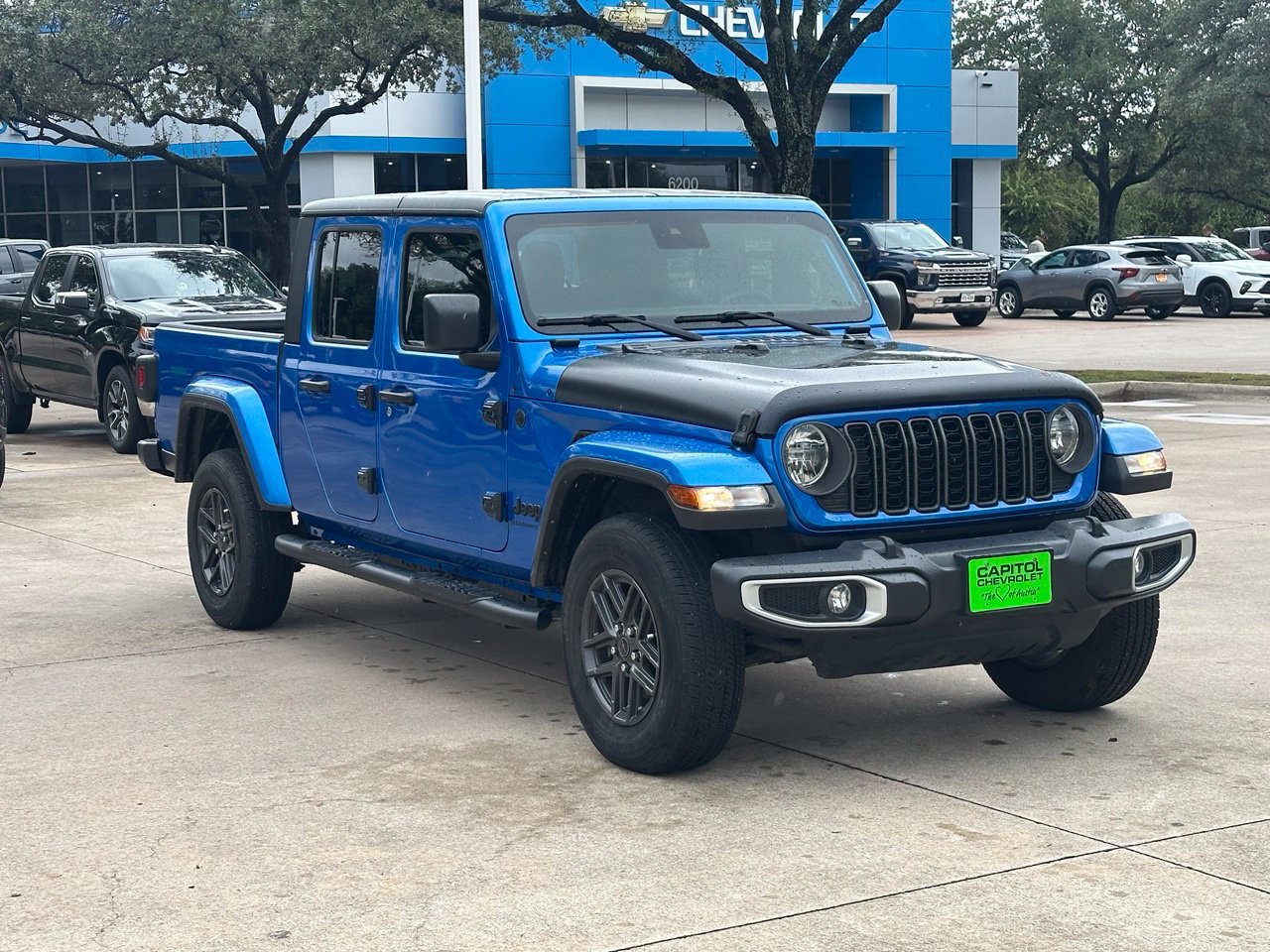 Used 2024 Jeep Gladiator Sport AWD/4WD image 7