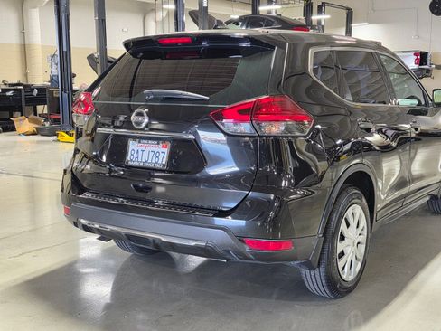 Used 2017 Nissan Rogue S FWD image 11