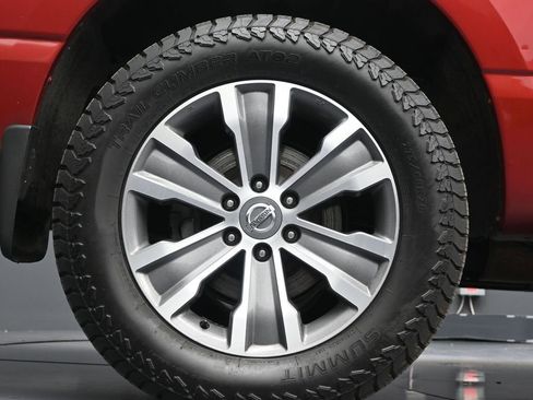 Used 2017 Nissan Titan SL image 9