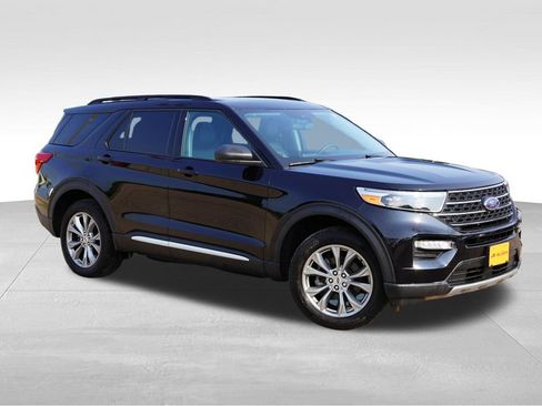Certified 2024 Ford Explorer XLT w/ Equipment Group 202A AWD/4WD image 2