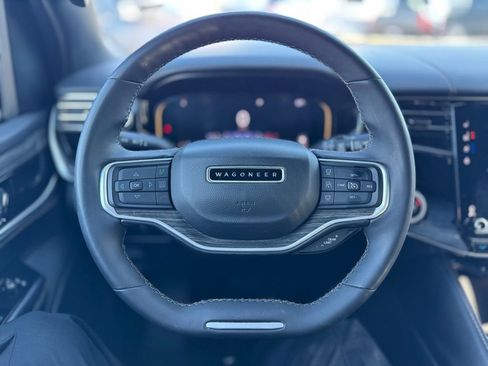 Used 2022 Jeep Wagoneer Series II image 6