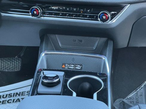 New 2026 Chevrolet Equinox LT w/ Convenience Package II image 28