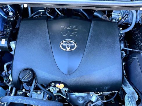 Used 2019 Toyota Sienna Limited Premium image 32