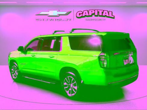 Used 2021 Chevrolet Suburban LT w/ LT Signature Package AWD/4WD image 3