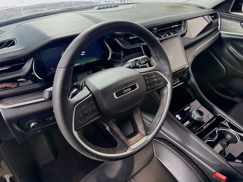 Used 2023 Jeep Grand Cherokee 4WD 4xe image 14