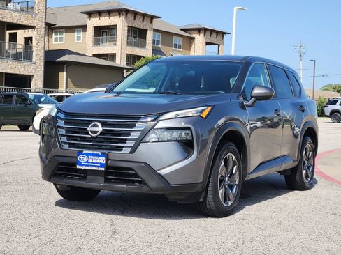 Used 2024 Nissan Rogue SV AWD/4WD image 2