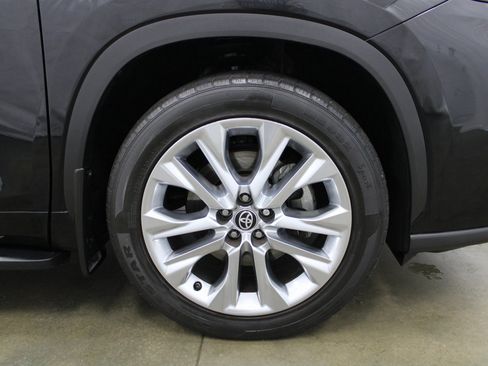 Used 2022 Toyota Highlander Limited image 6