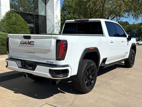 Used 2025 GMC Sierra 2500 AT4 w/ AT4 Premium Plus Package AWD/4WD image 8