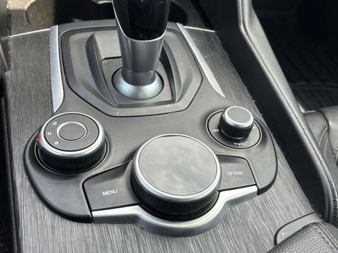 Used 2019 Alfa Romeo Giulia AWD image 19