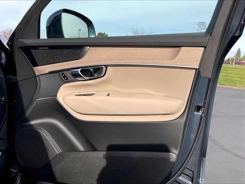 New 2026 Volvo XC90 B5 Plus w/ Protection Package image 31