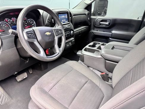 Used 2022 Chevrolet Silverado 2500 Custom w/ Custom Value Package image 9