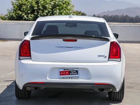 Used 2018 Chrysler 300 S RWD image 6