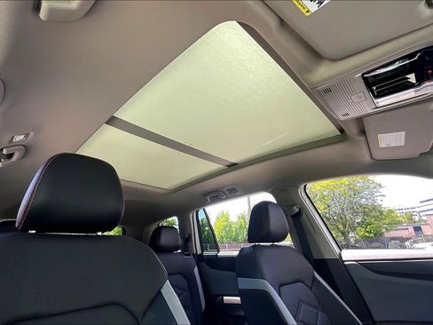 Used 2024 Volkswagen Atlas Peak Edition SEL image 29