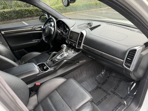 Used 2013 Porsche Cayenne Turbo AWD/4WD image 14