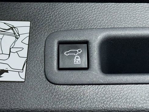 Used 2021 Toyota Sienna XSE image 40