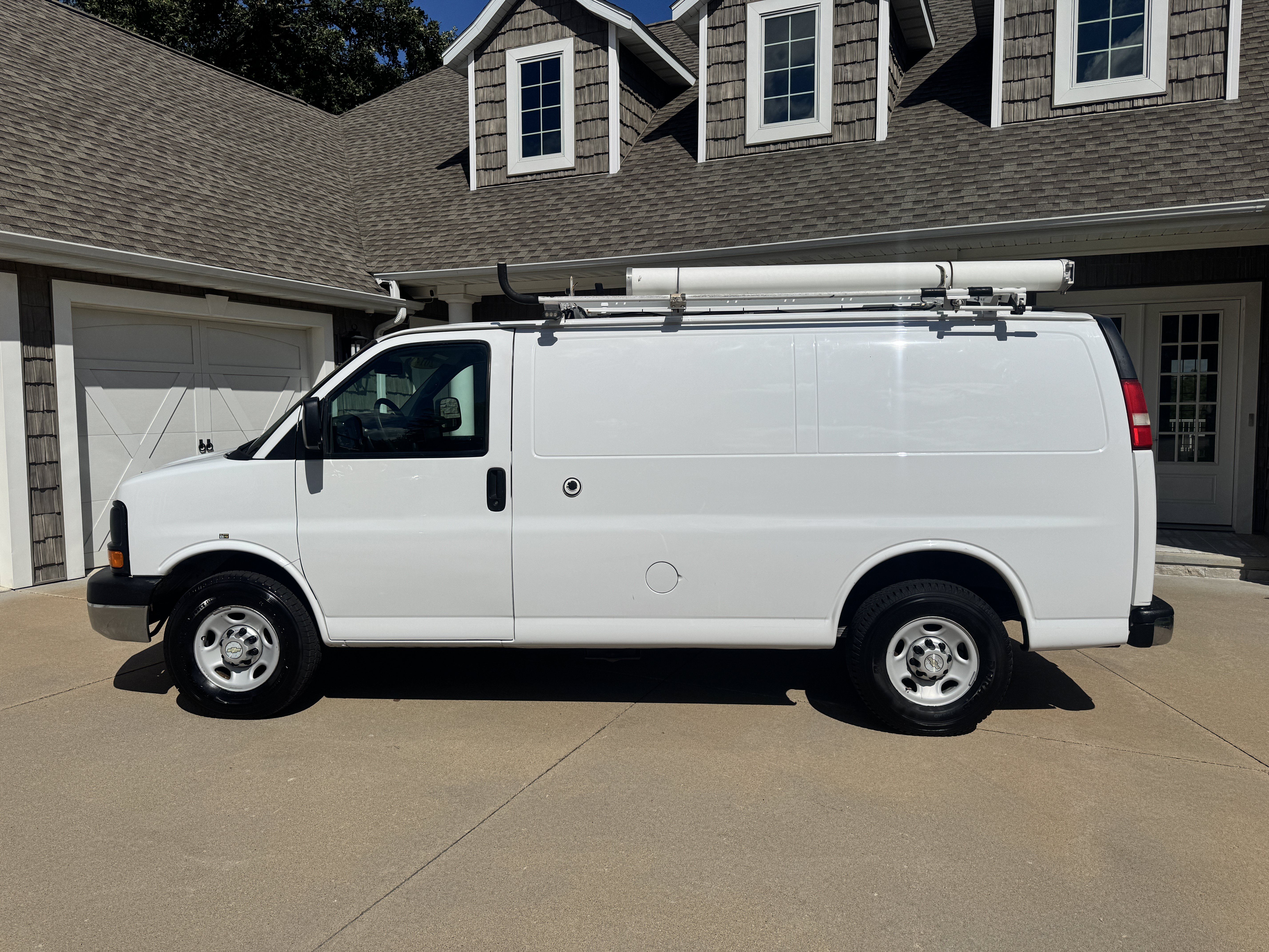 Used 2014 Chevrolet Express 2500 RWD image 3