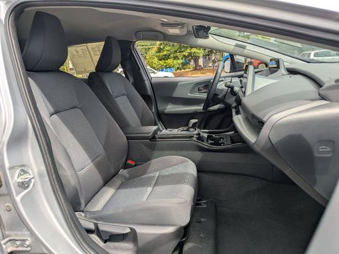 Used 2025 Toyota Prius LE FWD image 32
