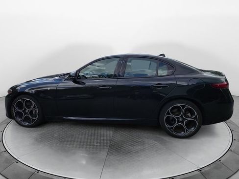 Used 2022 Alfa Romeo Giulia Ti RWD image 2