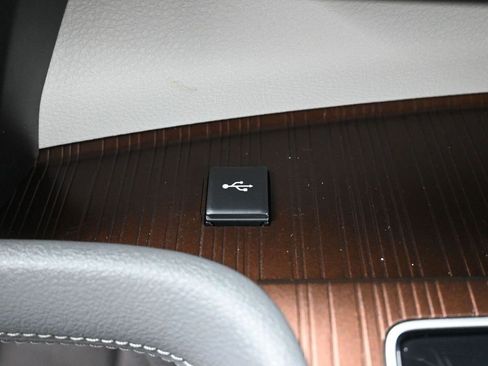 Certified 2024 Toyota Sienna XLE image 23