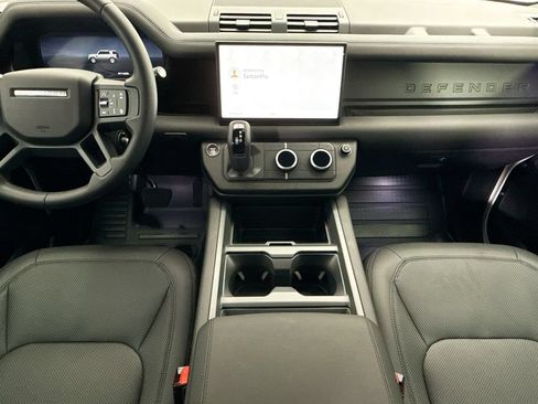 Used 2025 Land Rover Defender 110 X-Dynamic SE AWD/4WD image 13
