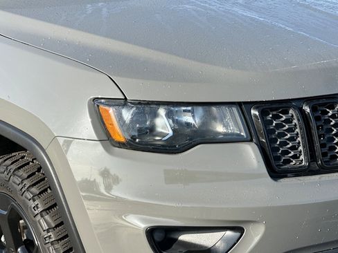 Used 2019 Jeep Grand Cherokee Laredo image 45