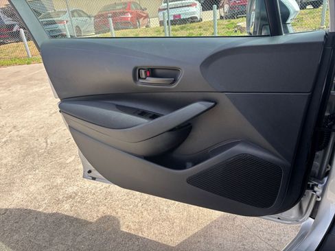 Used 2025 Toyota Corolla LE image 18