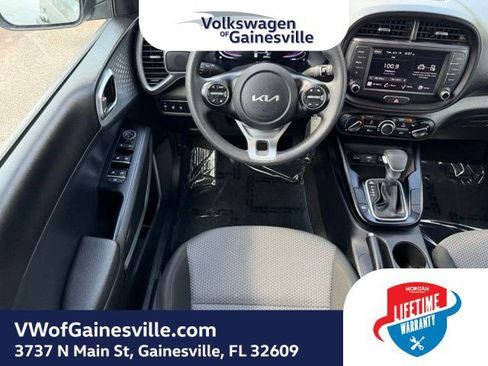 Used 2025 Kia Soul LX w/ LX Technology Package FWD image 14