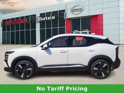 Certified 2025 Nissan Kicks SR image 3