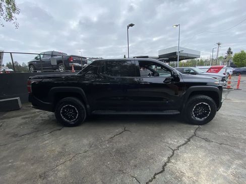 Used 2026 Chevrolet Silverado EV Trail Boss AWD/4WD image 7