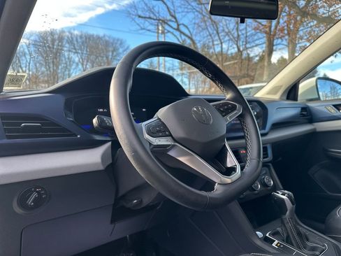 Certified 2022 Volkswagen Taos SE image 6