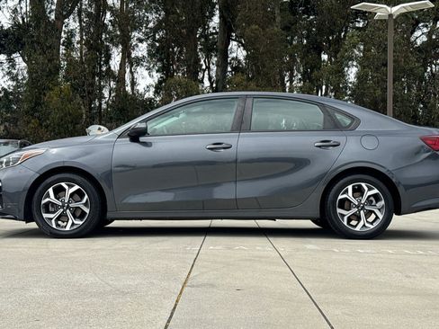 Used 2021 Kia Forte LXS FWD image 2
