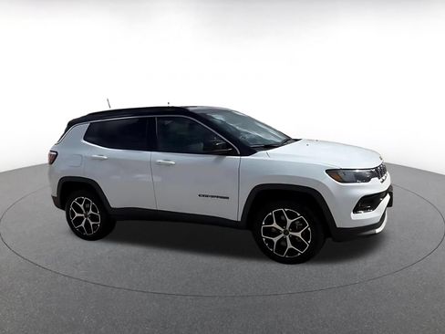 Used 2025 Jeep Compass Limited AWD/4WD image 2