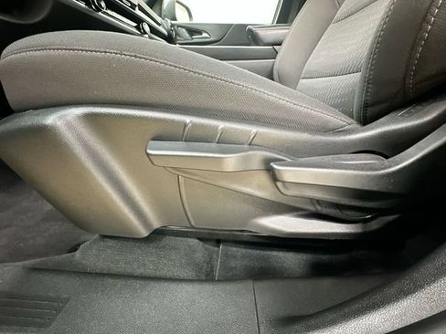 Used 2025 Chevrolet Equinox LT FWD image 15